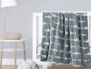 Φωσφοριζέ Κουβέρτα Fleece Αγκαλιάς (80×110) Kocoon Baby Sharky